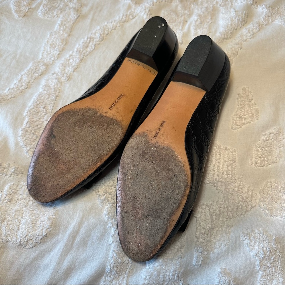 Salvatore Ferragamo Crocodile Embossed Vara Pumps BLK - Picture 2 of 6